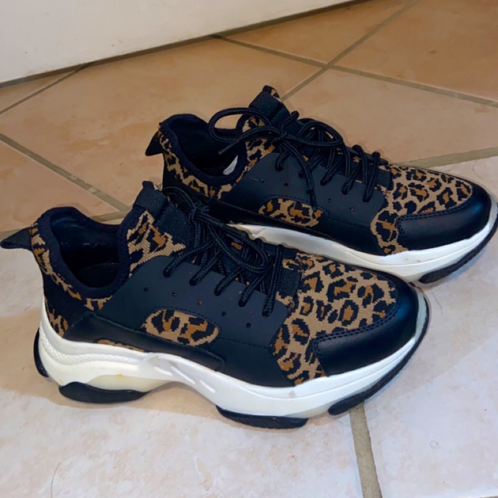 Steve Madden gym shoes